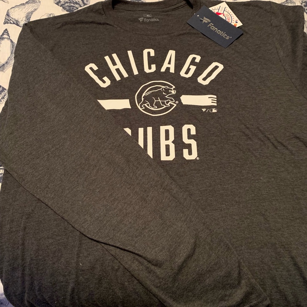 Fanatics brand men’s medium Cubs long sleeve t
